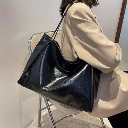 Paula | Glänzende Ledertasche