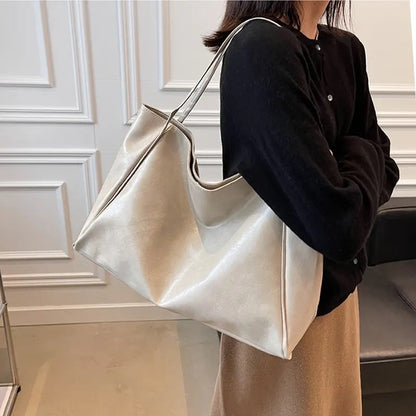 Paula | Glänzende Ledertasche