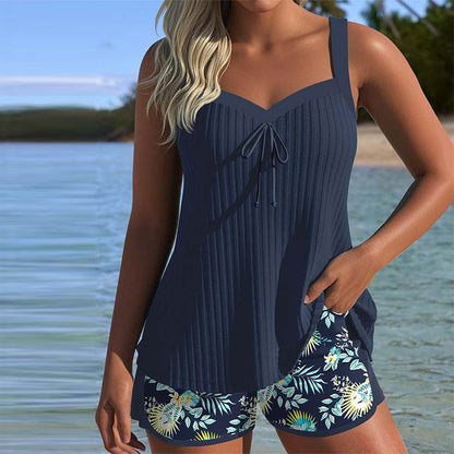 Lena | Zweiteiliger gestreifter Tankini mit Strandshorts